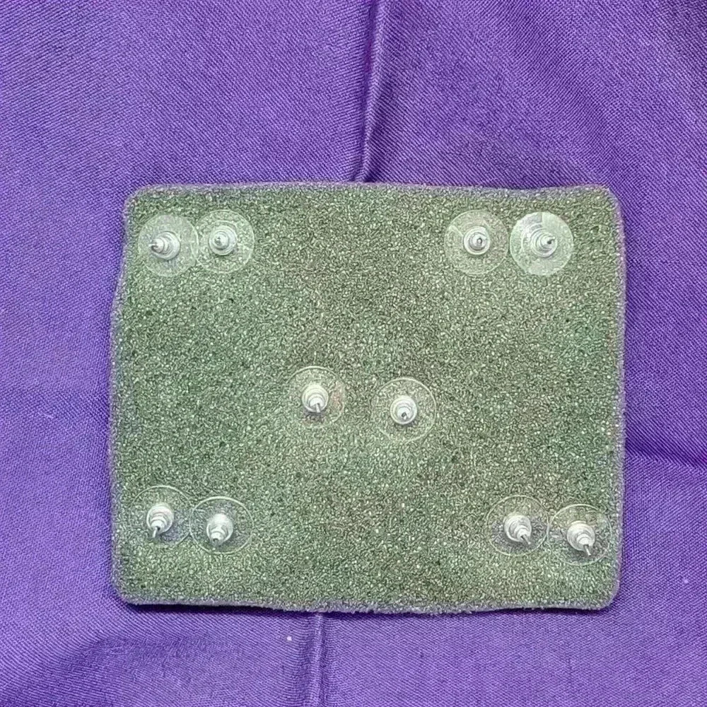 Fabulous 5 Pairs of Beautiful Earrings - Picture 2 of 3